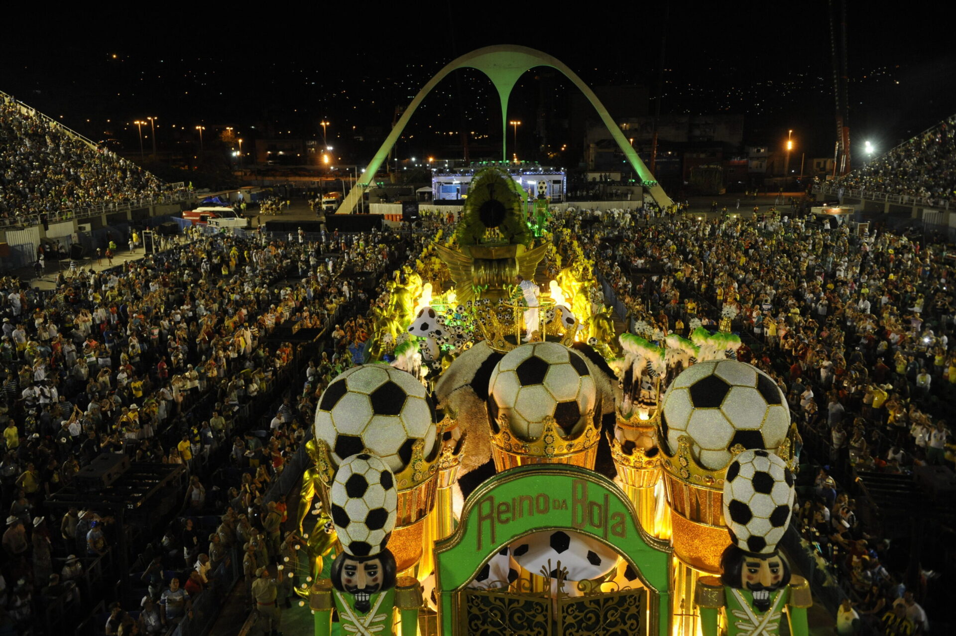 O Que Torna o Carnaval do Rio de Janeiro o Maior Espetáculo da Terra?